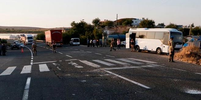 Askeri midibüs ile TIR çarpıştı: 1 şehit Askeri midibüs ile TIR çarpıştı: 1 şehit