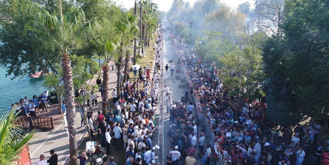 Adana’da ‘tek şişte et pişirme’ rekoru kırıldı