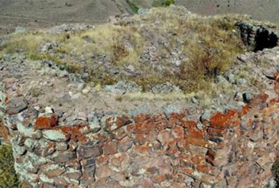 Arkeologlardan önce defineciler akın etti