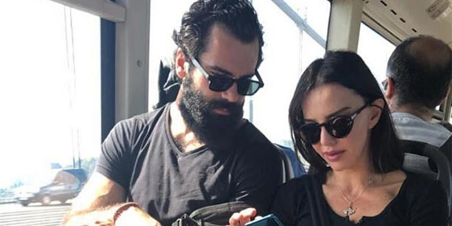 Sevgilisiyle halk otobüsünde