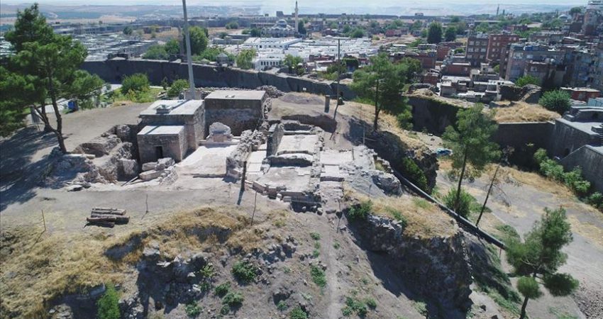 ‘Diyarbakır’ın kalbi’nde yerleşim 8 bin yıl önce başlamış Tarihi Sur ilçesinde bulunan ve "Diyarbakır'ın kalbi" olarak nitelendirilen Amida