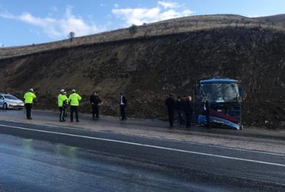 Mahkumları taşıyan araç devrildi: 9 yaralı