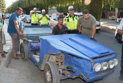 Polisi şaşırtan görüntü! Önü otomobil arkası at arabası…