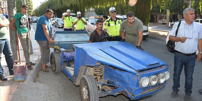 Polisi şaşırtan görüntü! Önü otomobil arkası at arabası…