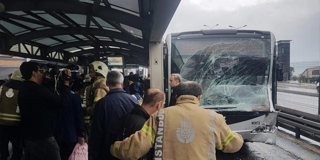 İstanbul’da metrobüs kazası: 6 yaralı