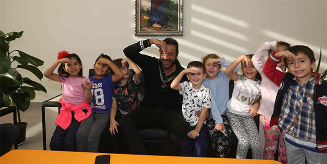 Kerem Alışık’tan duygulandıran ziyaret