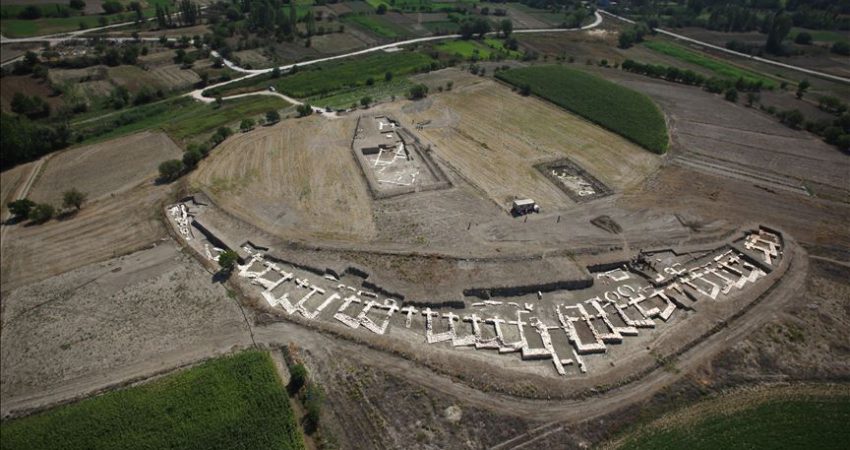 Anıtsal kapı ‘yerel krallık’ düşüncesini kuvvetlendirdi Burdur'da gerçekleştirilen kazılarda, bölgede hüküm süren yerel bir krallığın varlığını