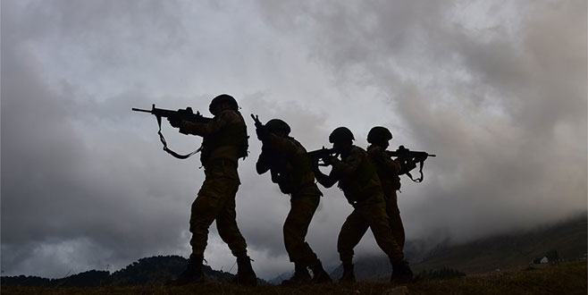 Barış Pınarı Harekatı’nda kara birlikleri sınırı geçti Barış Pınarı Harekatı’nda kara birlikleri sınırı geçti