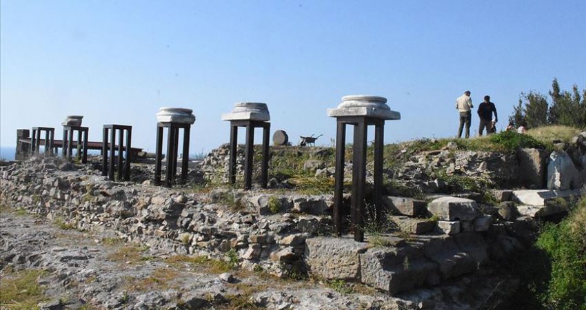 Tieion’daki ‘Roma tapınağı’ gün yüzüne çıkarılıyor Zonguldak'ın Çaycuma ilçesindeki Tieion Antik Kenti'nde 2007'de bulunan "Roma tapınağı"nın