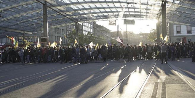 YPG/PKK yandaşları İsviçre’de polisle çatıştı
