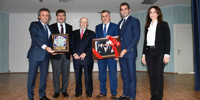 Şükrü Şankaya kurduğu okulda özel programda anıldı 