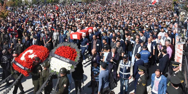 Şehit Uzman Çavuş Bilgen’i 10 bin kişi uğurladı Şehit Uzman Çavuş Bilgen’i 10 bin kişi uğurladı