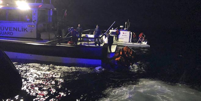 Ayvalık’ta düzensiz göçmenleri taşıyan tekne battı