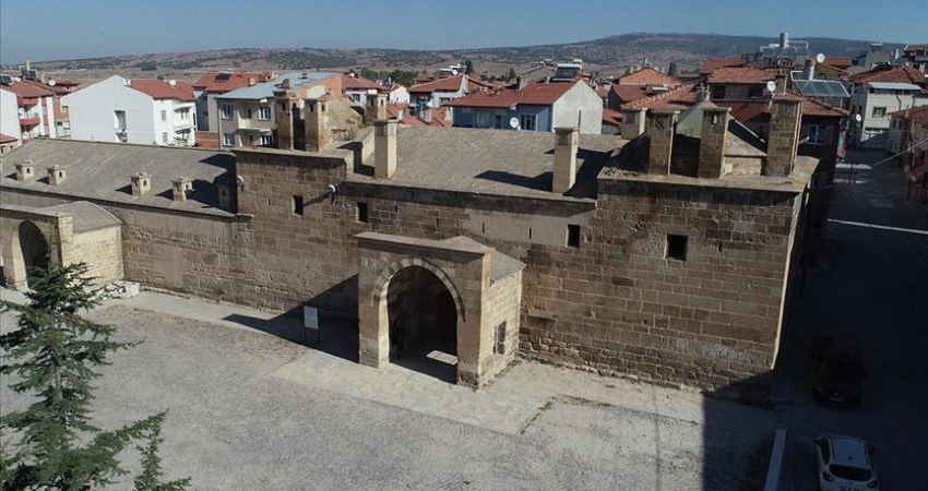 Döğer Kervansarayı’na ‘Frigya’ dopingi Afyonkarahisar'ın İhsaniye ilçesindeki 585 yıllık Osmanlı eseri "Döğer Kervansarayı", Frigya'da
