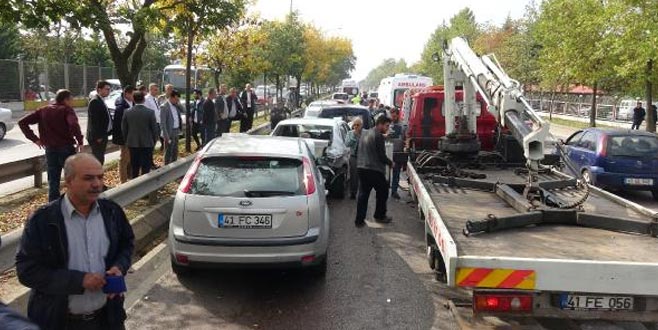 Kırmızı ışıkta zincirleme kaza! Ortalığı savaş alanına döndü