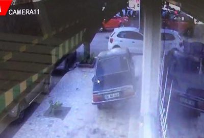 Minibüse arkadan çarptı, kaldırımda metrelerce gitti