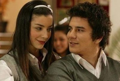 Bir dönemin fenomen dizisinde genç kızların gözdesiydi! Ünlü oyuncu evlendi