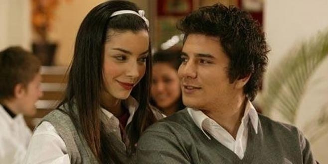 Bir dönemin fenomen dizisinde genç kızların gözdesiydi! Ünlü oyuncu evlendi