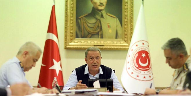 Bakan Akar, İngiliz mevkidaşı ile görüştü