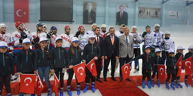 Bursa’nın ilk Olimpik Buz Pateni-Hokeyi Salonu açıldı Bursa’nın ilk Olimpik Buz Pateni-Hokeyi Salonu açıldı