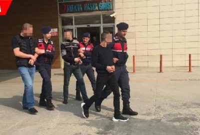 Otomobil içinde uyuşturucu ticaretine 3 gözaltı