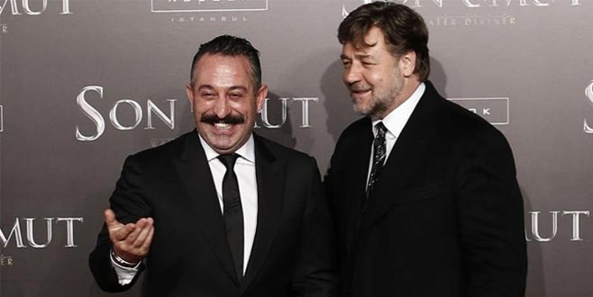 Dünyaca ünlü yıldız Cem Yılmaz’ı tebrik etti