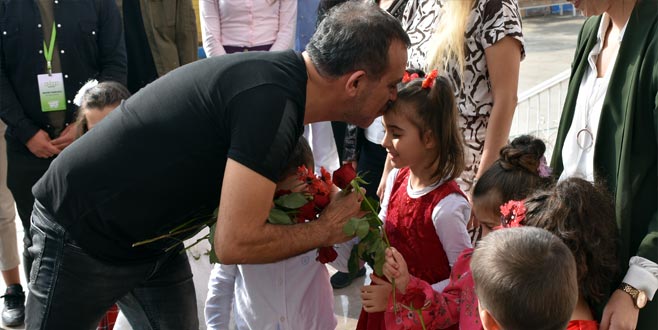 Haluk Levent’ten Emine Bulut’un kızına ziyaret Haluk Levent’ten Emine Bulut’un kızına ziyaret