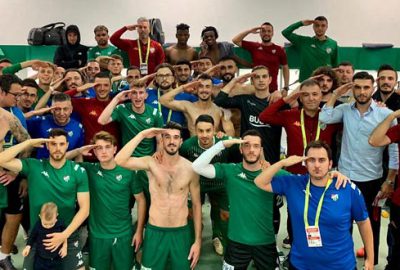 Soyunma odasında selamı çaktılar