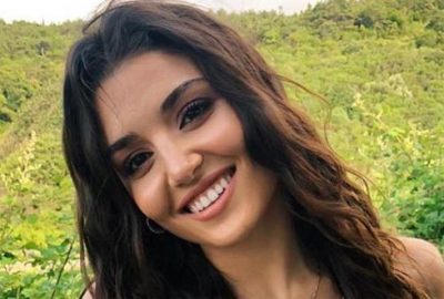 Hande Erçel dekolteli elbisesiyle sosyal medyayı salladı!
