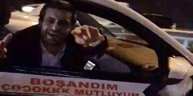 Bu da boşanıyorum arabası! Damat gibi giyinip tur attı Bu da boşanıyorum arabası! Damat gibi giyinip tur attı