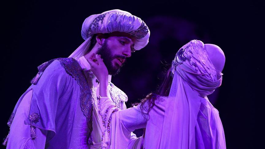 Mecnun’un Leyla’ya aşkı tiyatro sahnesinde bir kez daha hayat bulacak Mecnun’un Leyla’ya aşkı tiyatro sahnesinde bir kez daha hayat bulacak