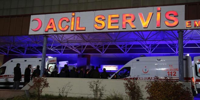 Askeri aracın geçişi sırasında patlama Askeri aracın geçişi sırasında patlama