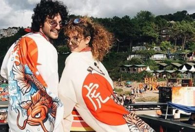 Can Koçkan, sevgilisi Aslı Bekiroğlu’nu sırtında taşıyor!