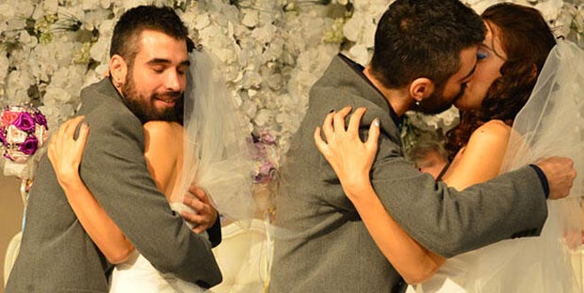 Ünlü şarkıcı kızını evlendirdi!