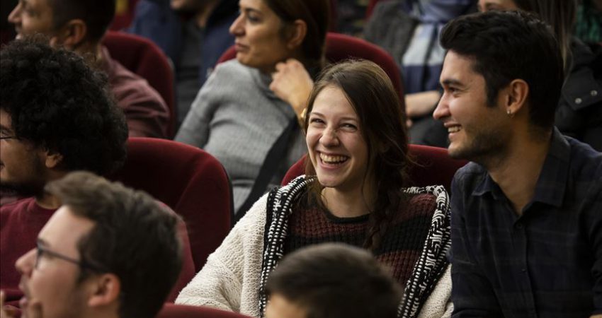 Bu festival çok ‘güldürecek’ Sanat yönetmenliğini mizah yazarı Vedat Özdemiroğlu'nun yaptığı, yapımcılığını ise "Gezgin