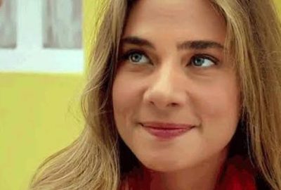 7 aylık hamile ünlü oyuncu yırtmacın dozunu fena kaçırdı