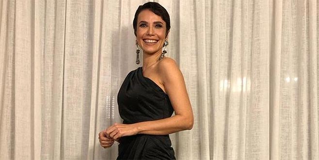 Kısa saç modasına uydu 