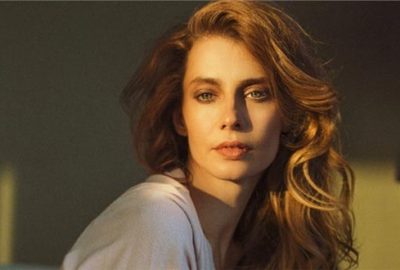 Ünlü oyuncuya zorlama hapis cezası!