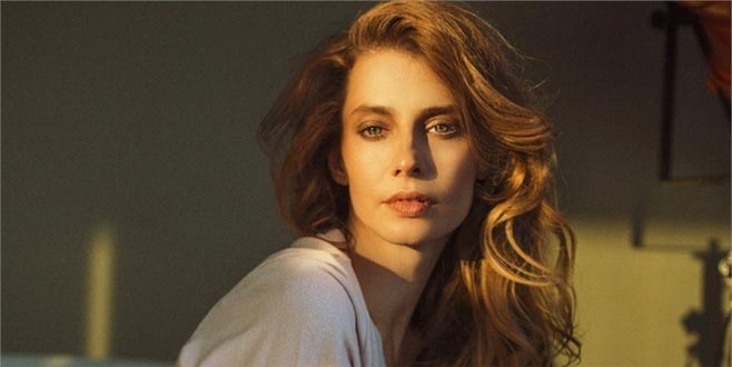 Ünlü oyuncuya zorlama hapis cezası!