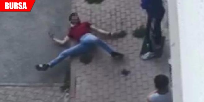 Madde bağımlısı genç sokak ortasında kriz geçirdi Madde bağımlısı genç sokak ortasında kriz geçirdi