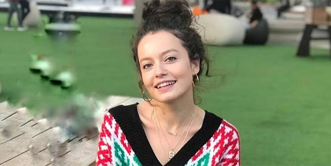 Gülerken görünce şaşırıyorlar