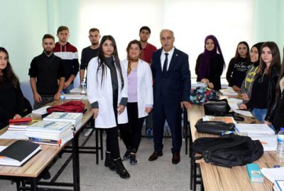 Yenişehirli öğrencilere hediye kitap