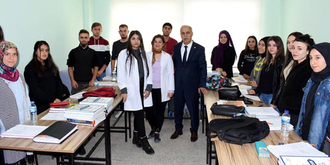 Yenişehirli öğrencilere hediye kitap