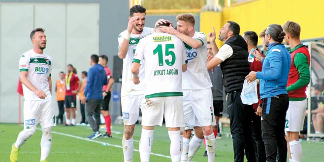Bursaspor tecrübeli oyuncuyla anlaştı… Hafta başında geliyor…