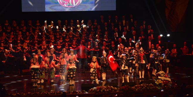 Bursa’da Cumhuriyetin 96. yıldönümü konserle kutlandı Bursa’da Cumhuriyetin 96. yıldönümü konserle kutlandı