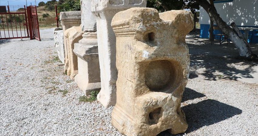 Parion’da bin 900 yıllık ‘anıt mezar kitabesi’ bulundu Çanakkale'nin Biga ilçesindeki Parion Antik Kenti'nde, arkeologların araştırmaları sırasında bin