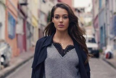 Çukur’un Sena’sı mini etekli pozunu paylaştı! Rol arkadaşından bomba yorum