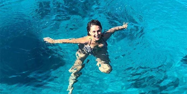 Kendini denize attı