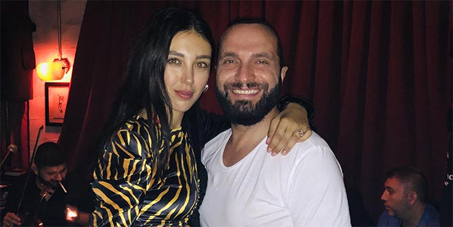 Berkay’dan eşine sürpriz kutlama