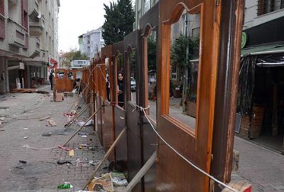 Çökme tehlikesi olan binaya ‘kapılı’ önlem